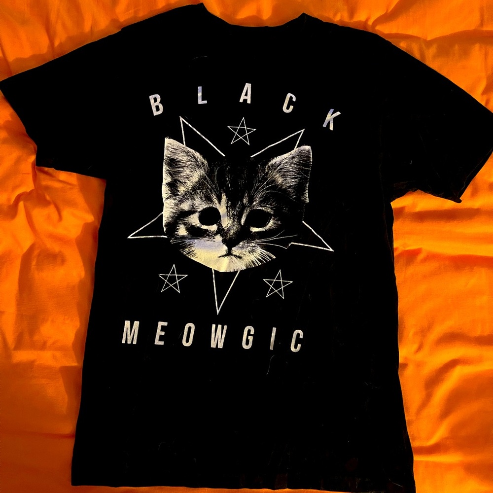 Small black meowgic tshirt with a kitty on it